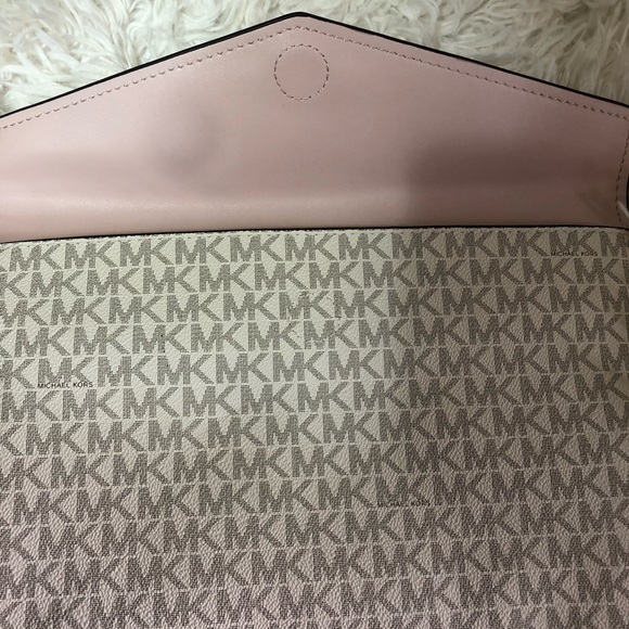 Wristlet Designer By Michael Kors Size: Large. - Picture 2 of 12